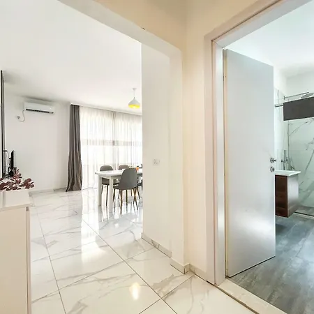 Seaview Whisper C72 شقة